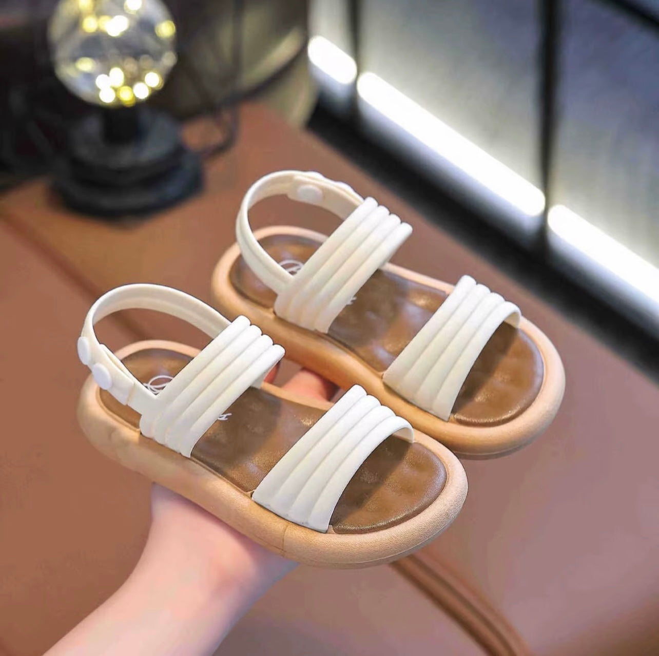 Pretty toes, sunny days 🌸👡🌷Girls Style